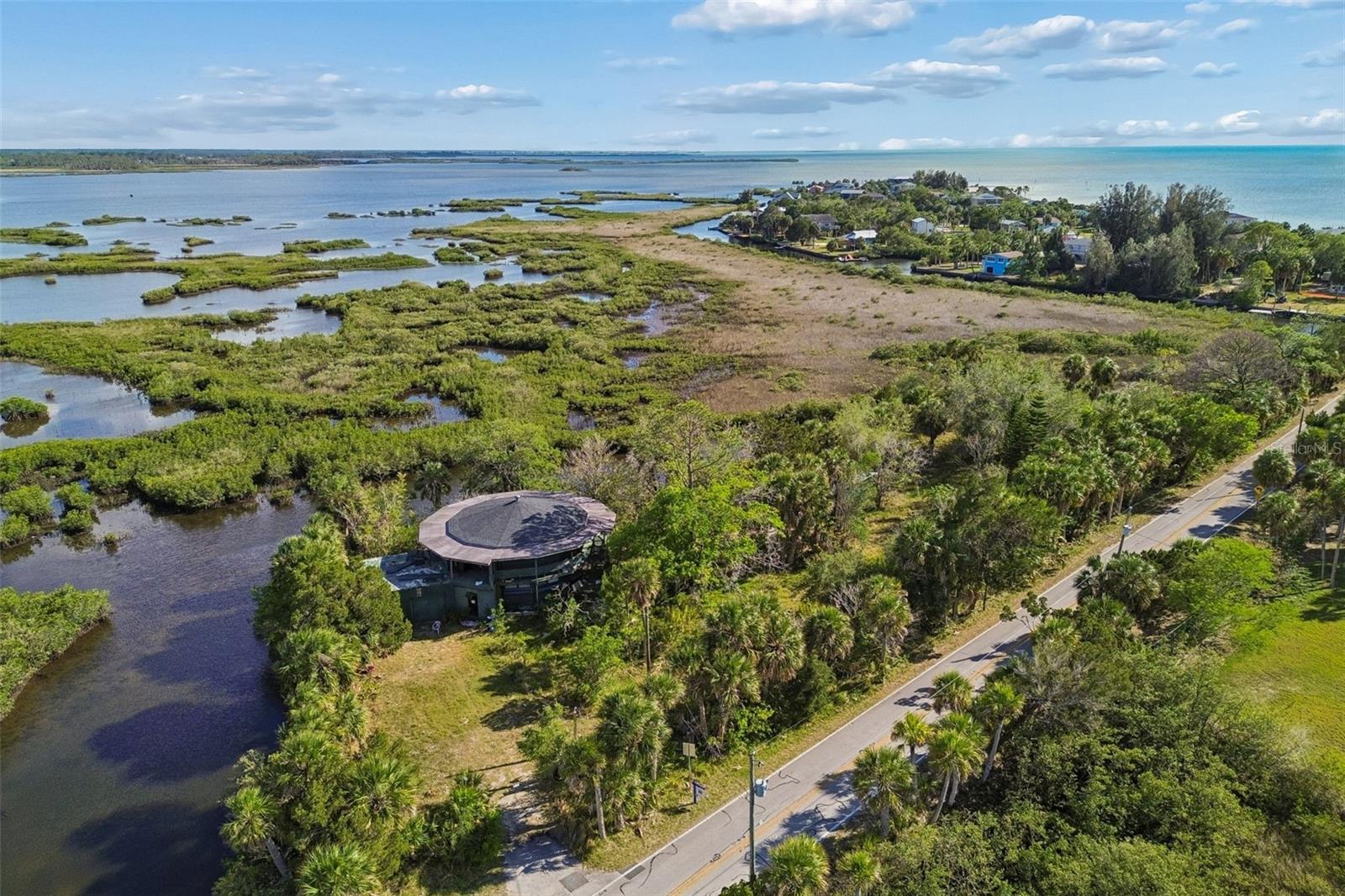 Listing photo id 19 for 10501 Pine Island Drive