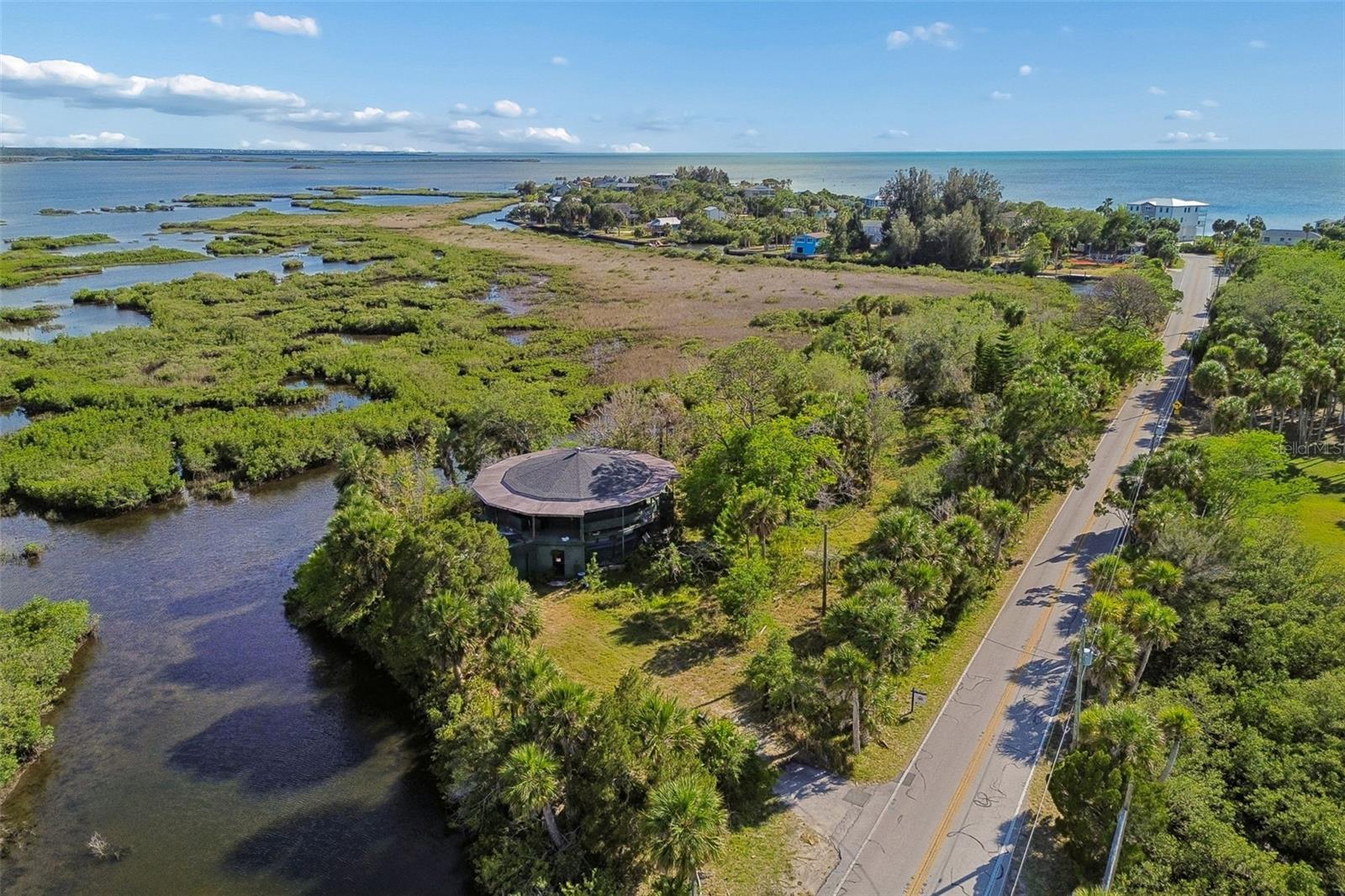 Listing photo id 20 for 10501 Pine Island Drive