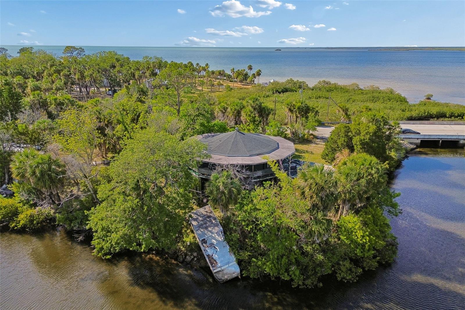 Listing photo id 26 for 10501 Pine Island Drive