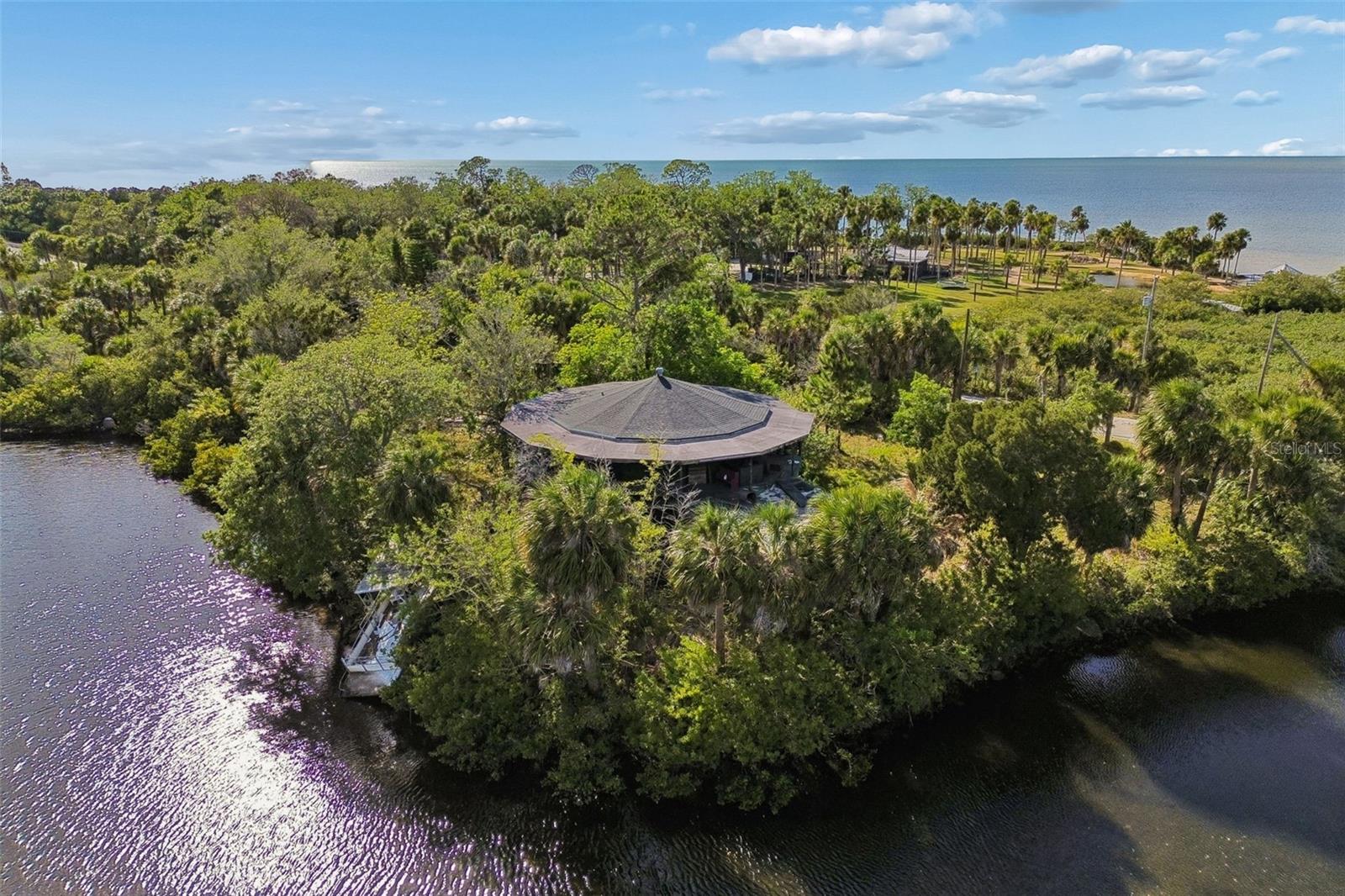 Listing photo id 27 for 10501 Pine Island Drive