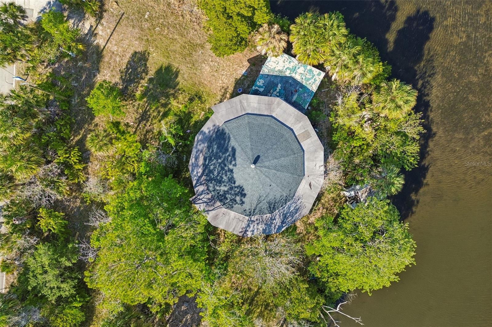Listing photo id 31 for 10501 Pine Island Drive