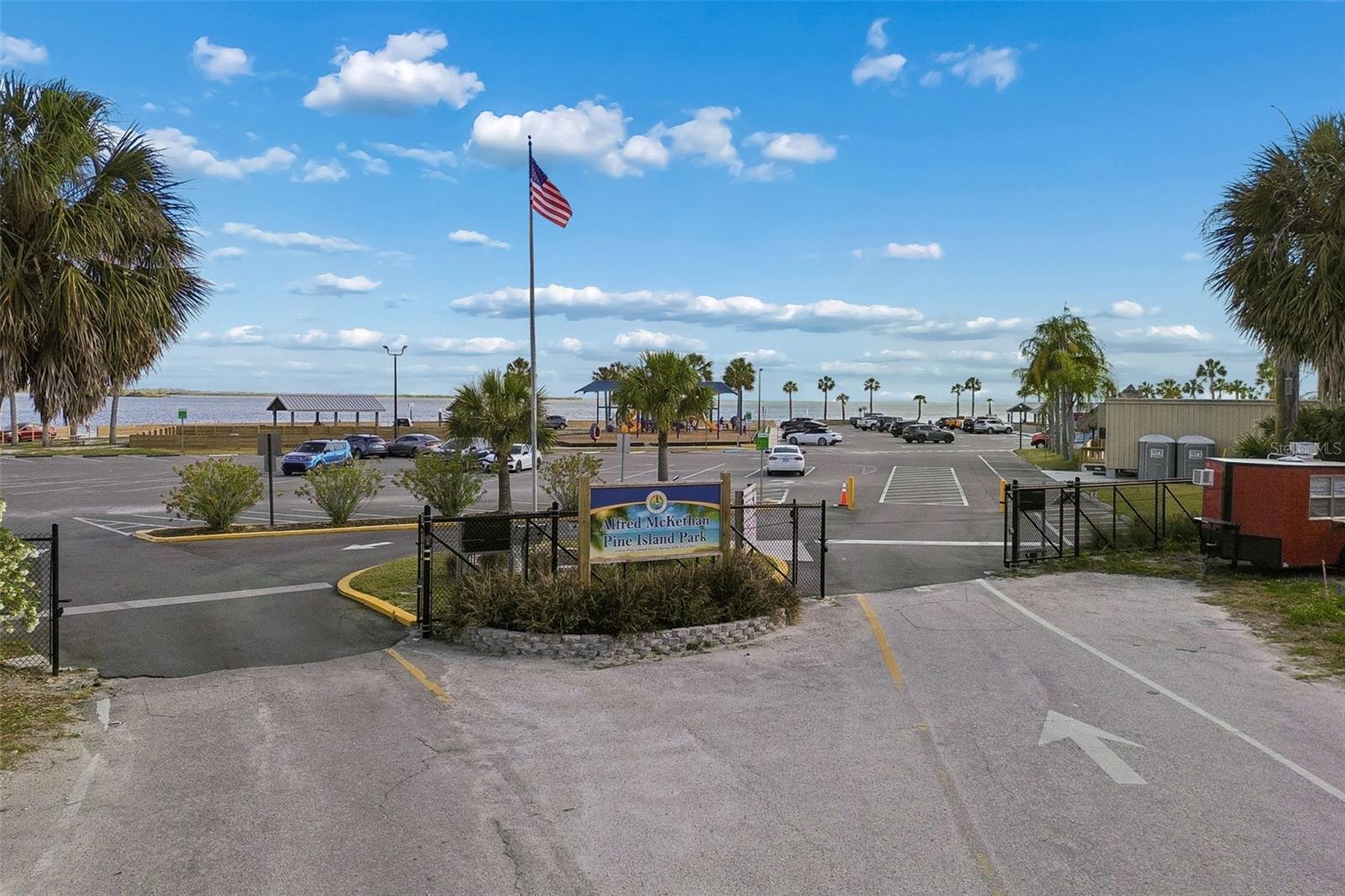 Listing photo id 41 for 10501 Pine Island Drive