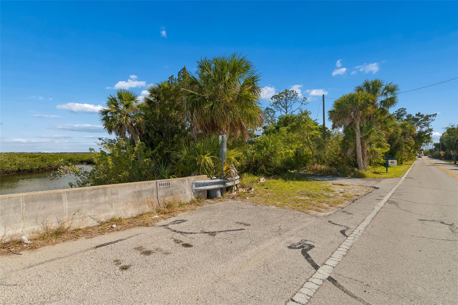 Listing photo id 42 for 10501 Pine Island Drive