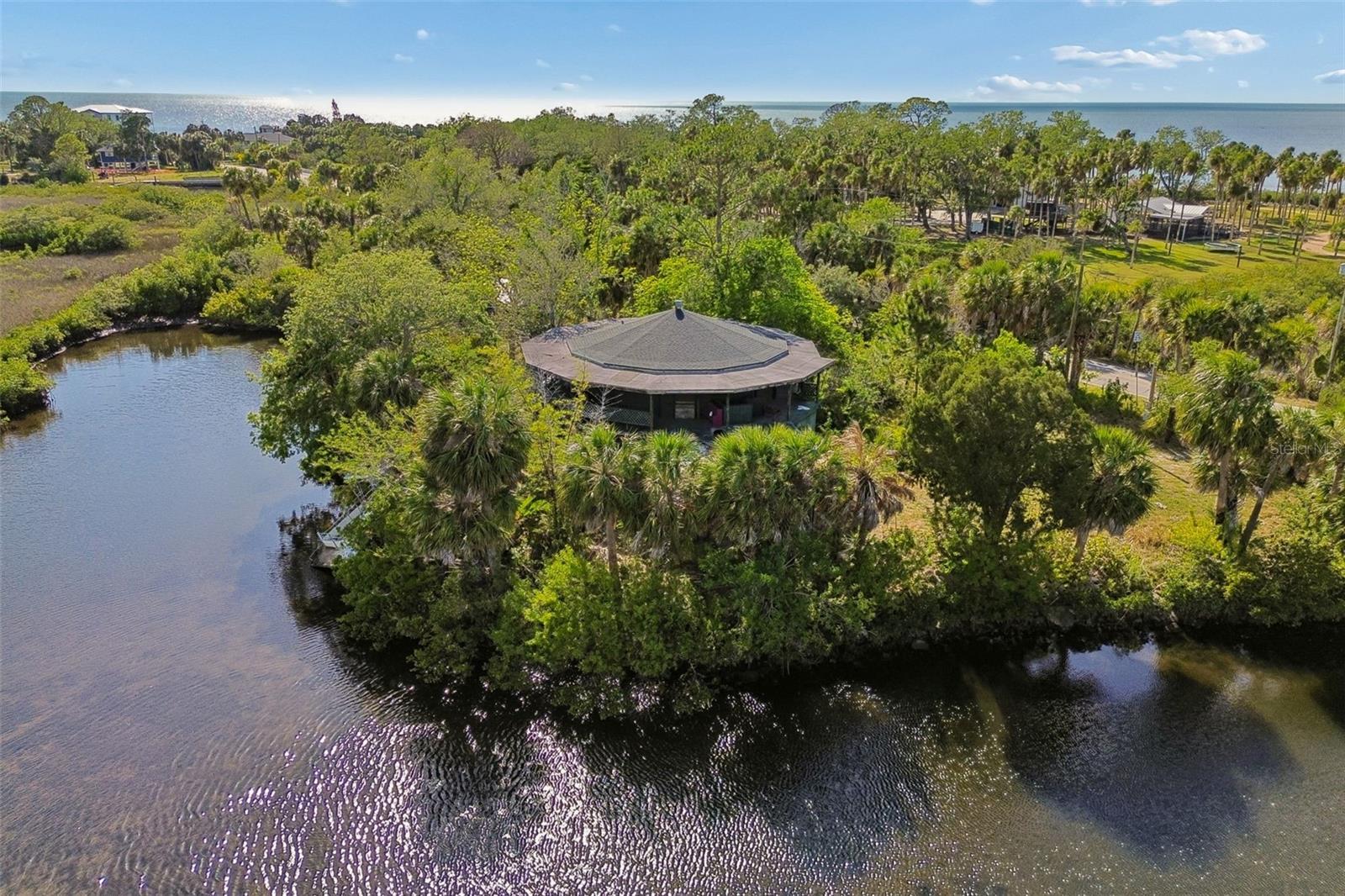 Listing photo id 5 for 10501 Pine Island Drive