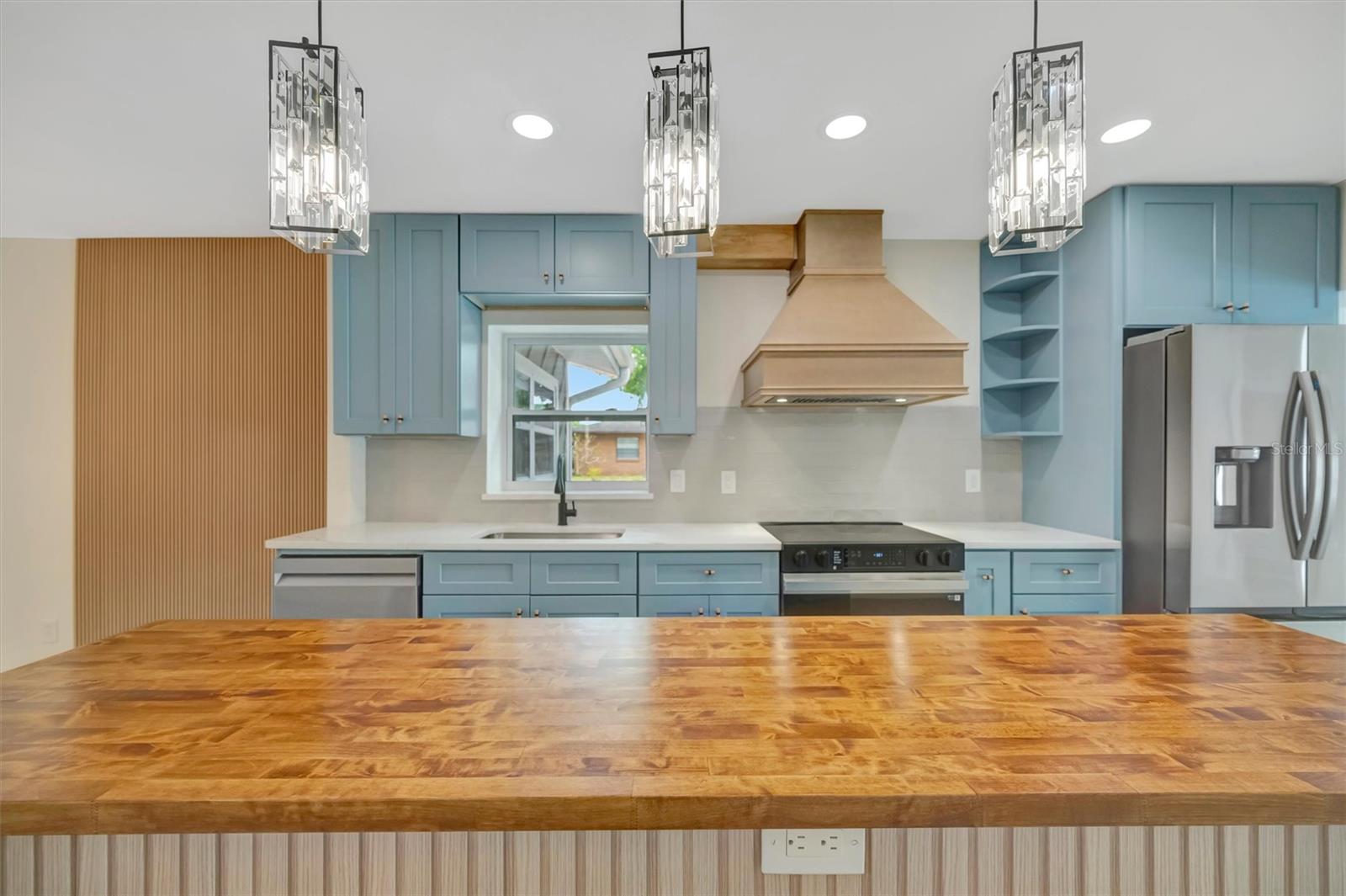 Image 12 of 58 For 647 74th Avenue N