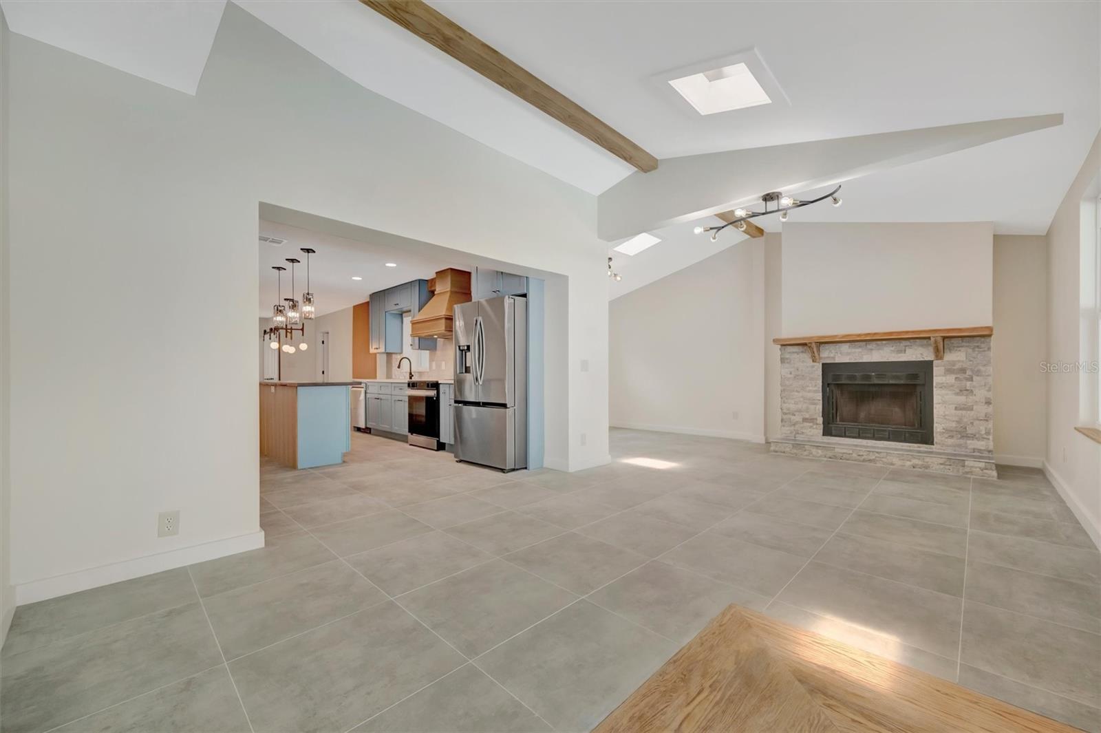 Image 18 of 58 For 647 74th Avenue N