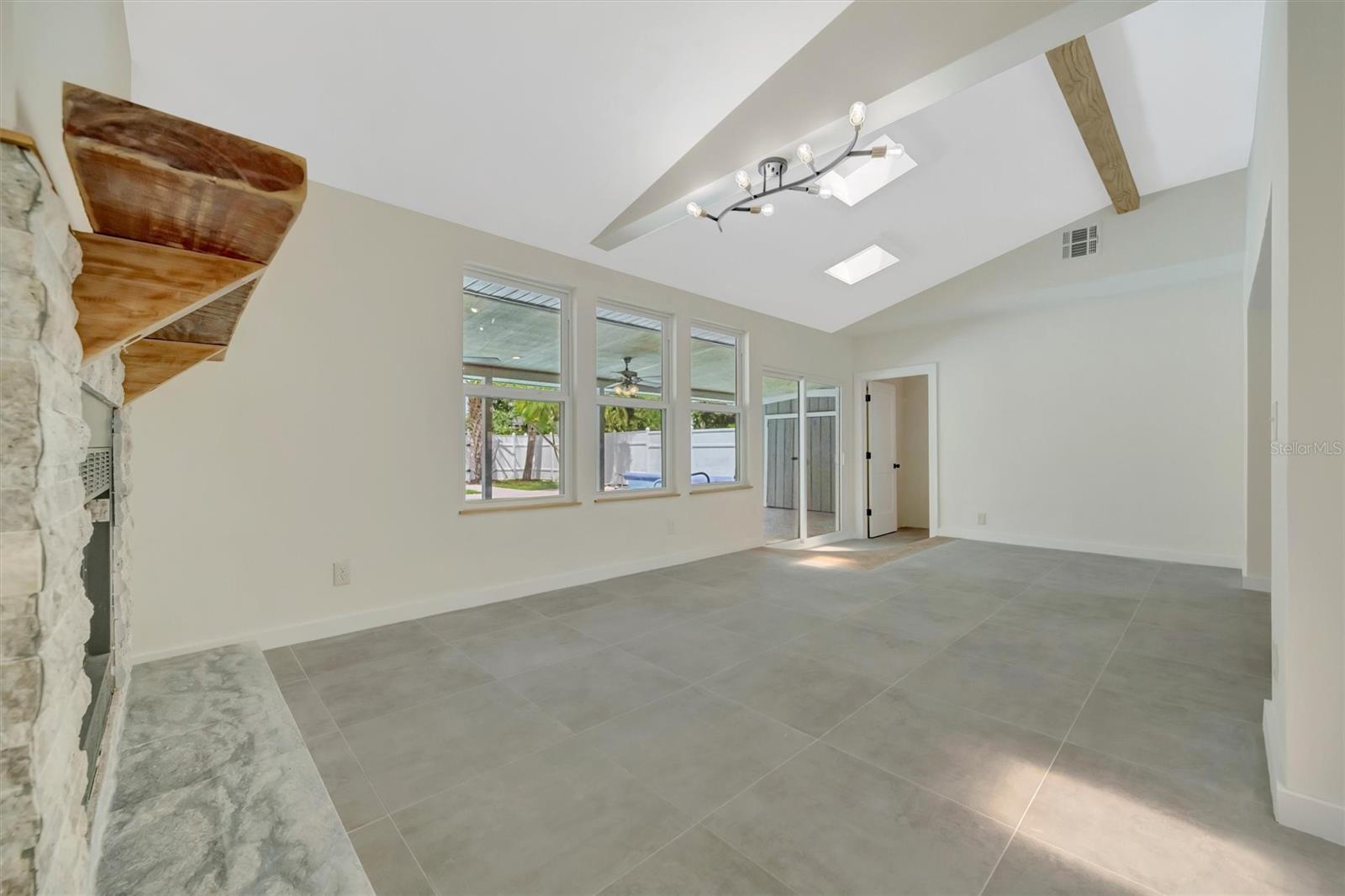 Image 22 of 58 For 647 74th Avenue N