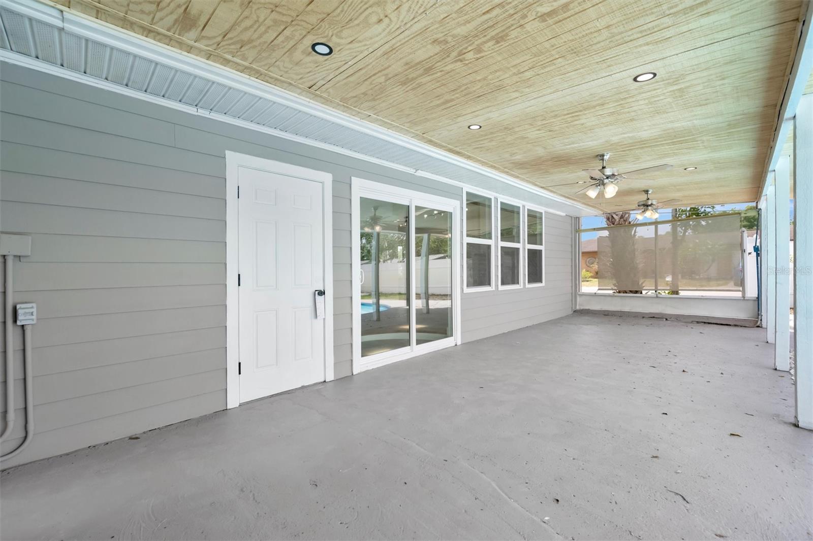 Image 40 of 58 For 647 74th Avenue N