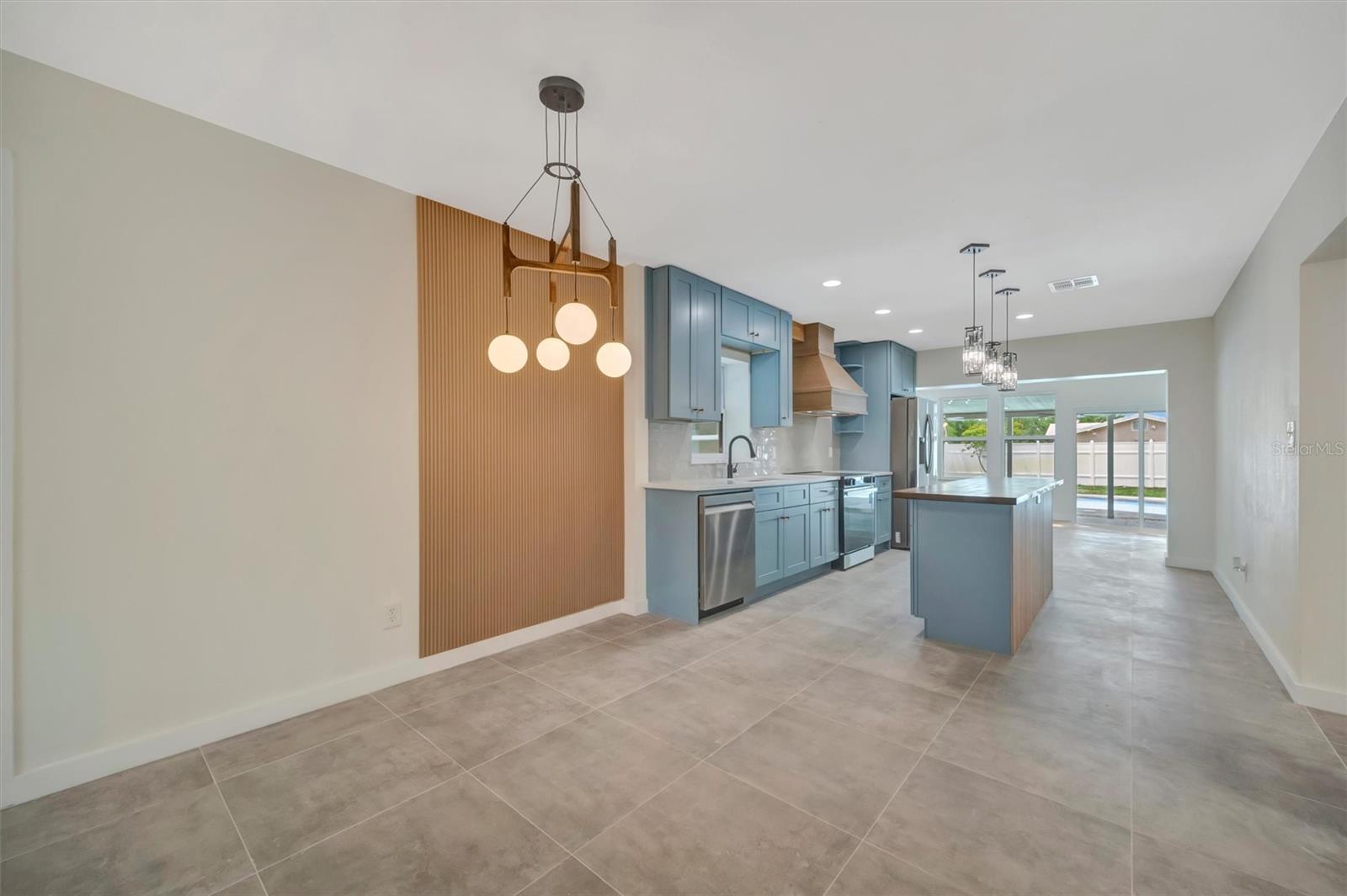 Image 6 of 58 For 647 74th Avenue N