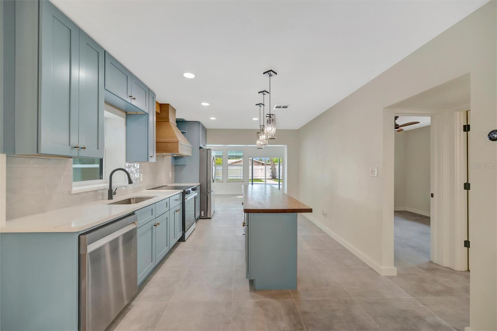 Image 8 of 58 For 647 74th Avenue N
