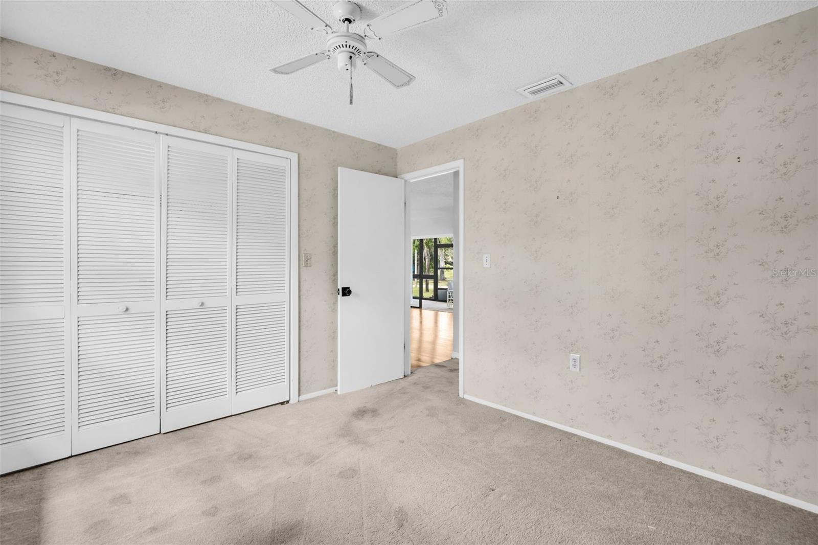 Image 24 of 46 For 120 Evelyn Court