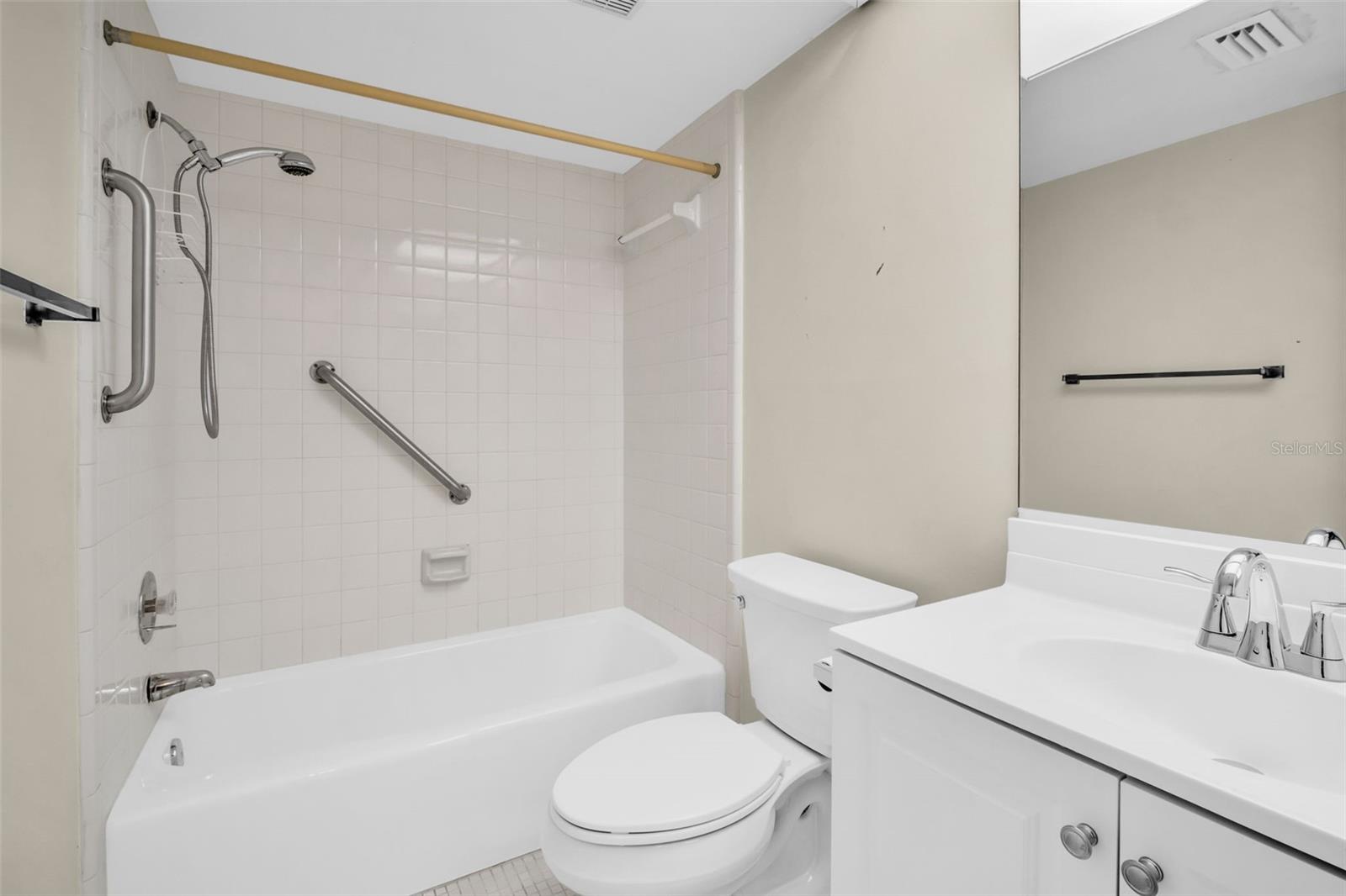 Image 25 of 46 For 120 Evelyn Court