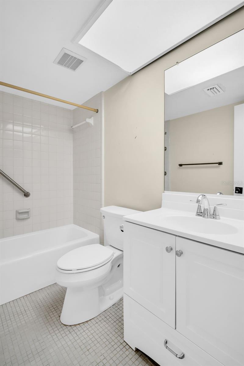 Image 26 of 46 For 120 Evelyn Court