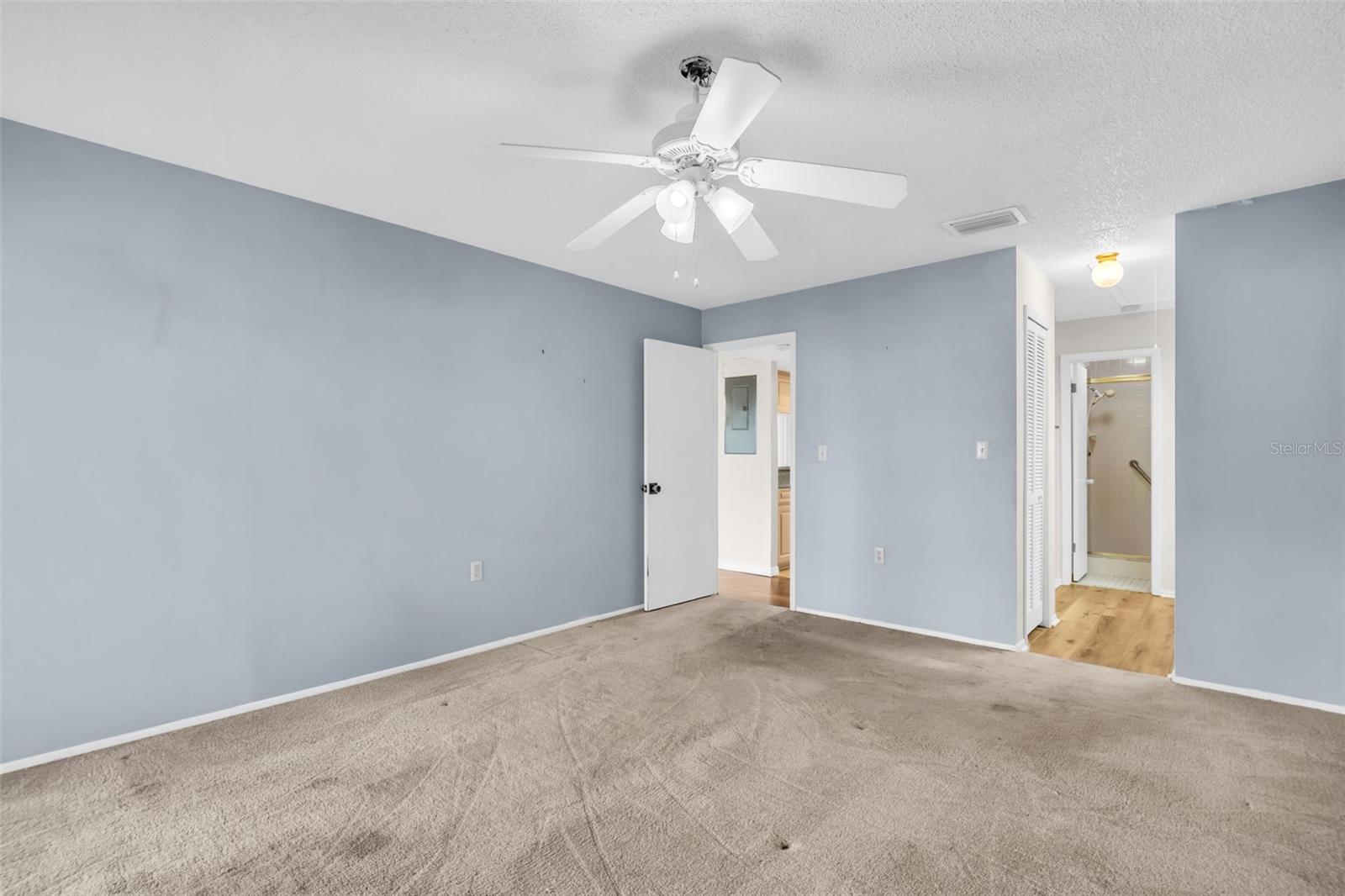 Image 31 of 46 For 120 Evelyn Court