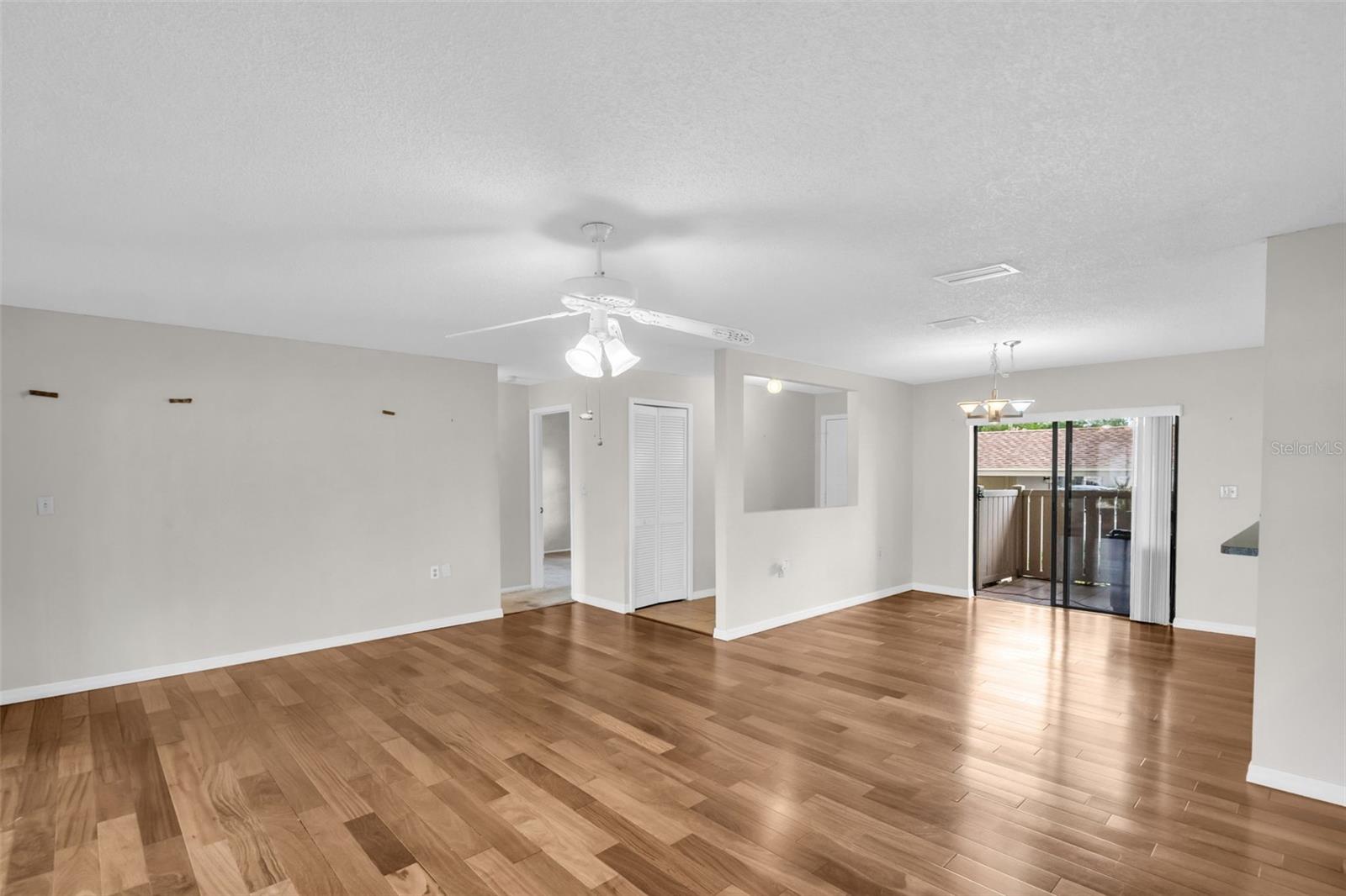 Image 4 of 46 For 120 Evelyn Court