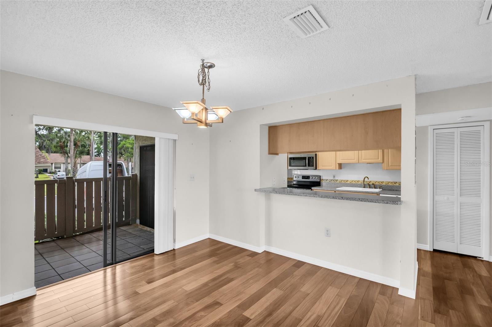 Image 7 of 46 For 120 Evelyn Court