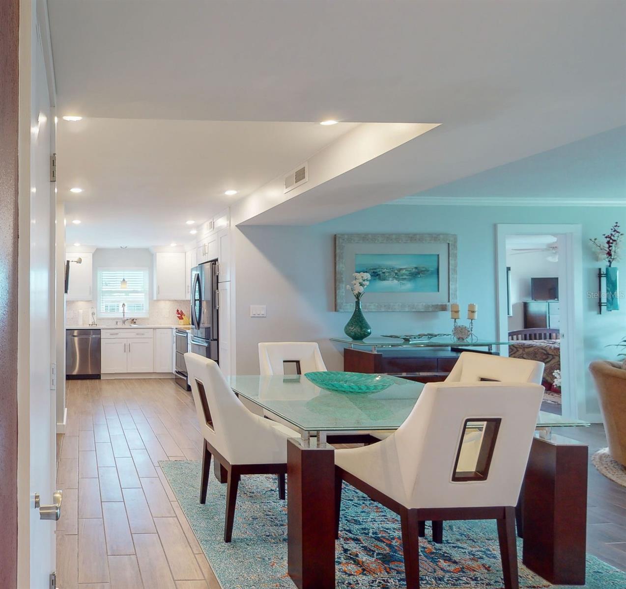 Image 10 of 75 For 1120 Shore Drive Ne 501