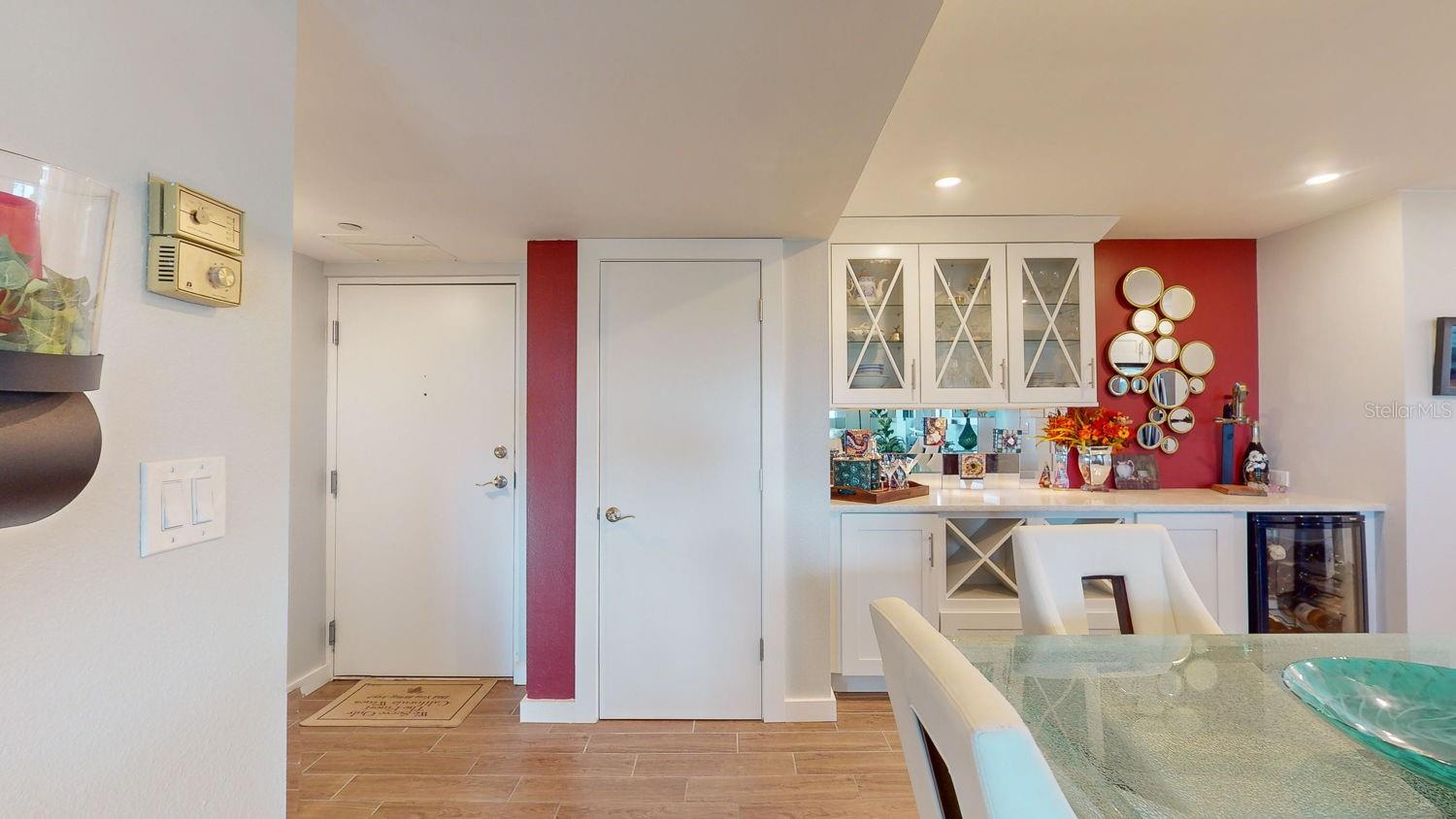 Image 13 of 75 For 1120 Shore Drive Ne 501