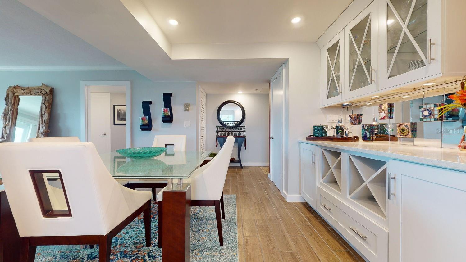 Image 16 of 75 For 1120 Shore Drive Ne 501