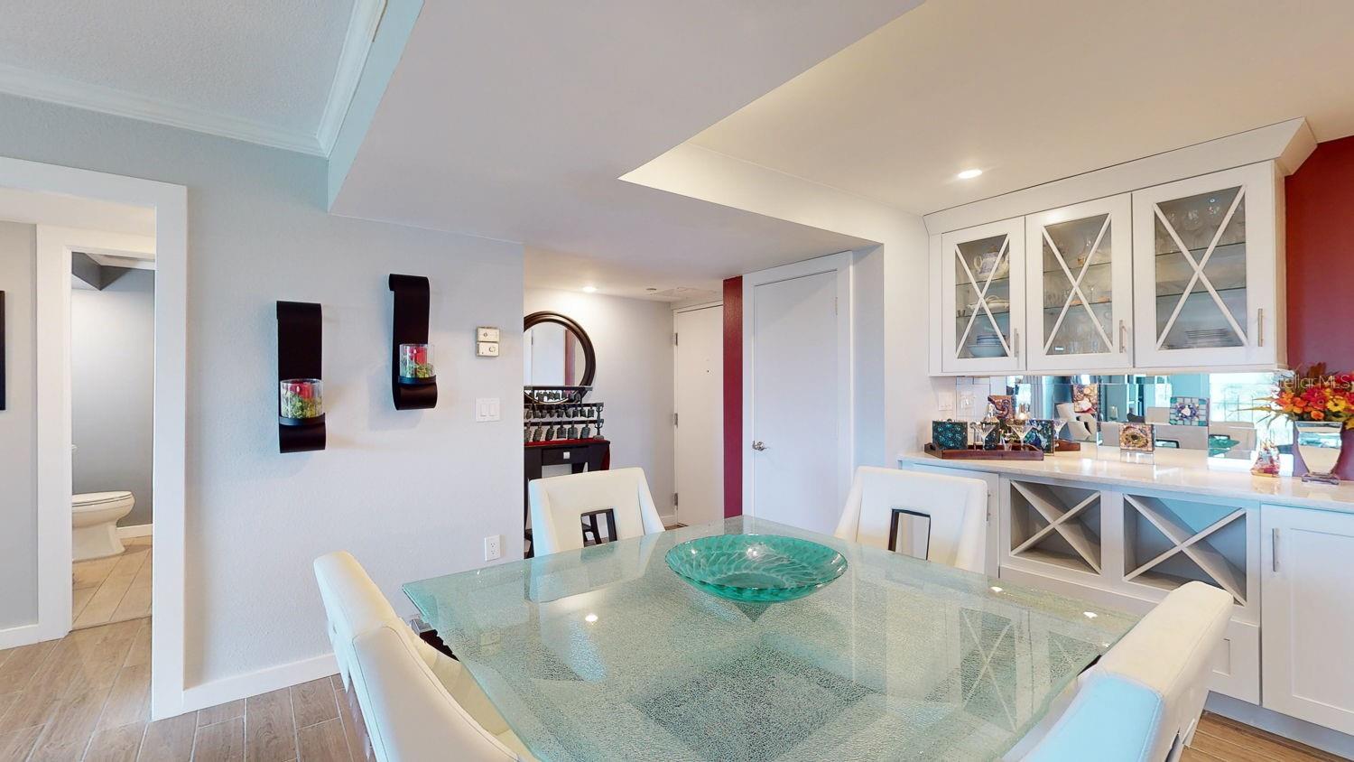 Image 17 of 75 For 1120 Shore Drive Ne 501