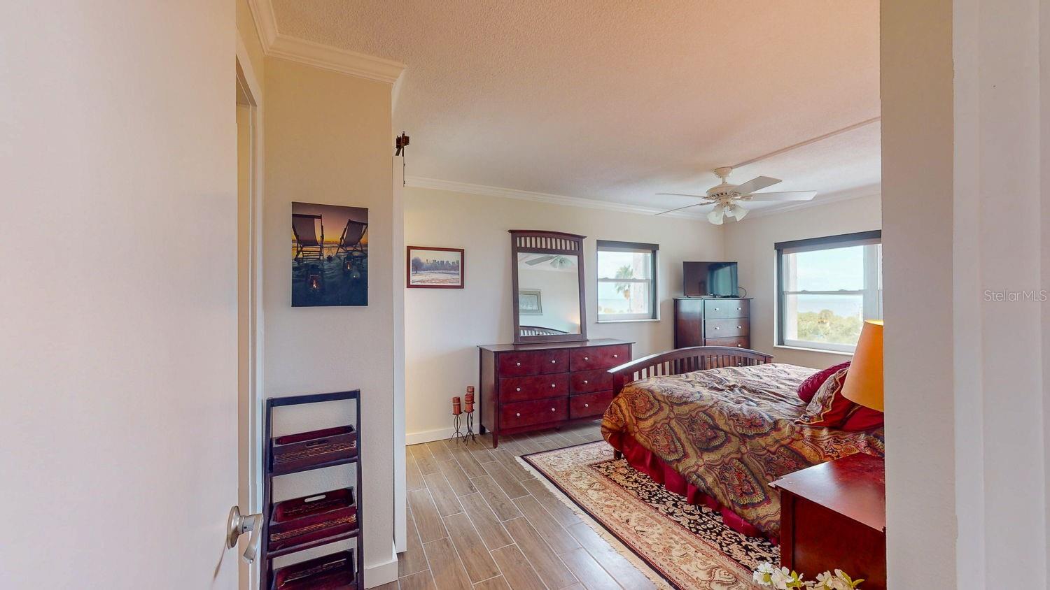 Image 21 of 75 For 1120 Shore Drive Ne 501