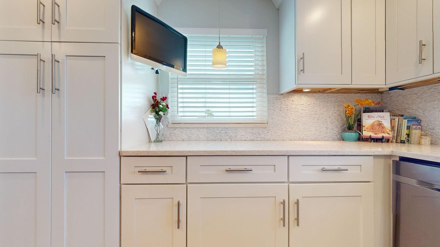 Image 31 of 75 For 1120 Shore Drive Ne 501