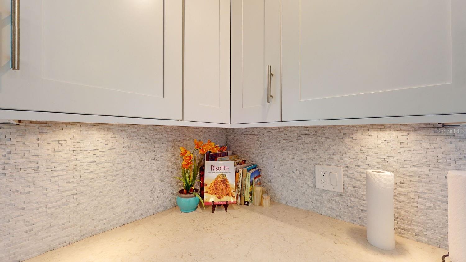 Image 36 of 75 For 1120 Shore Drive Ne 501