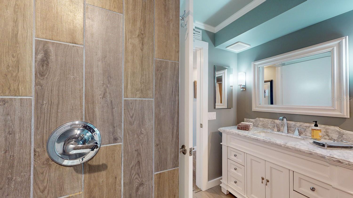 Image 44 of 75 For 1120 Shore Drive Ne 501