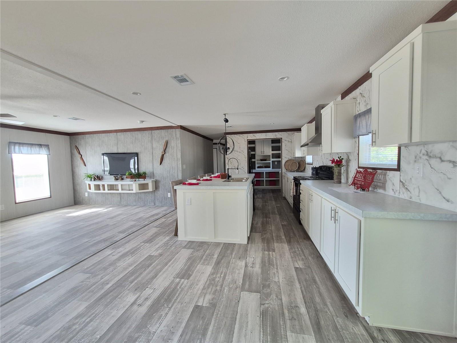 Image 5 of 36 For 8128 Weeping Willow Street