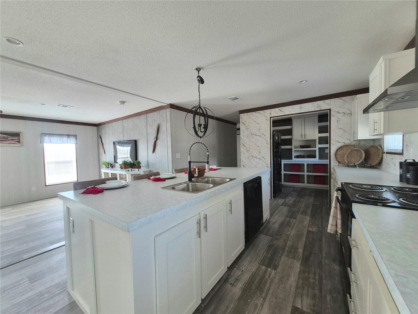 Image 7 of 36 For 8128 Weeping Willow Street