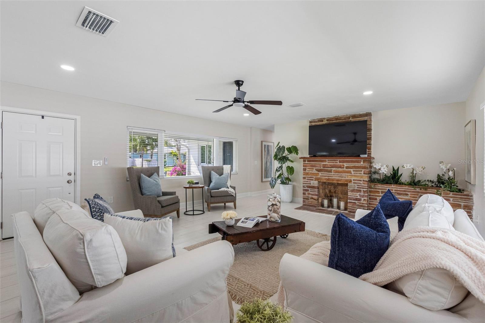 Image 9 of 51 For 1794 Santa Barbara Drive