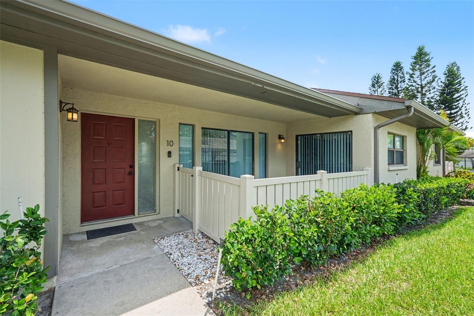 Details for 10 Lesley Lane, OLDSMAR, FL 34677