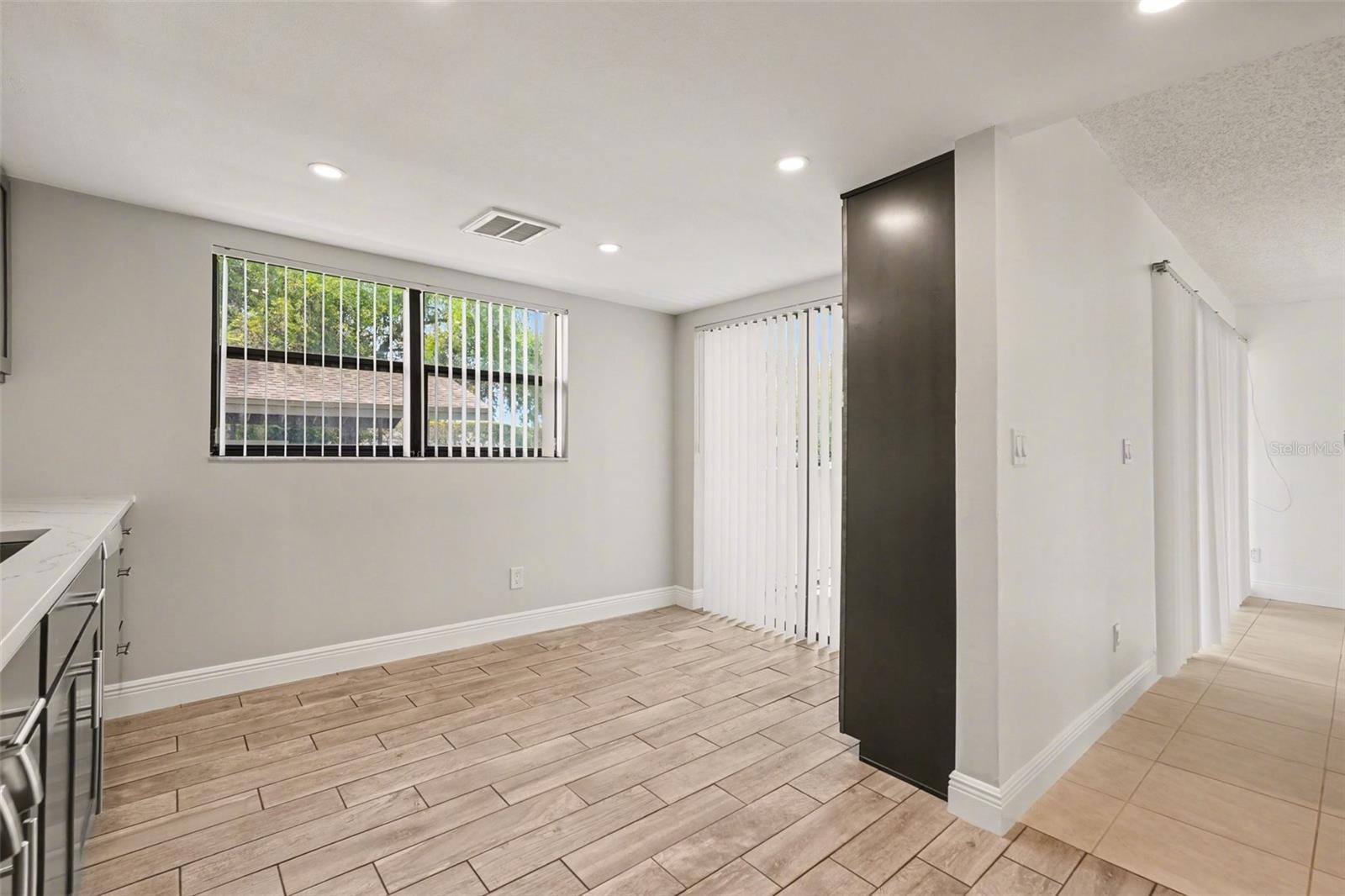 Image 10 of 44 For 10 Lesley Lane