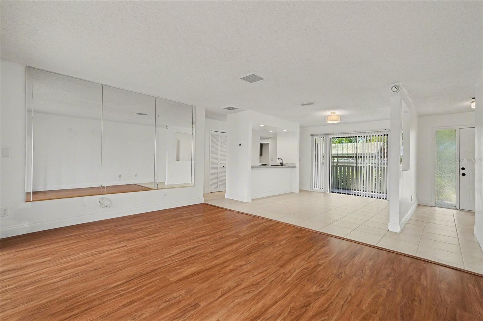 Image 14 of 44 For 10 Lesley Lane