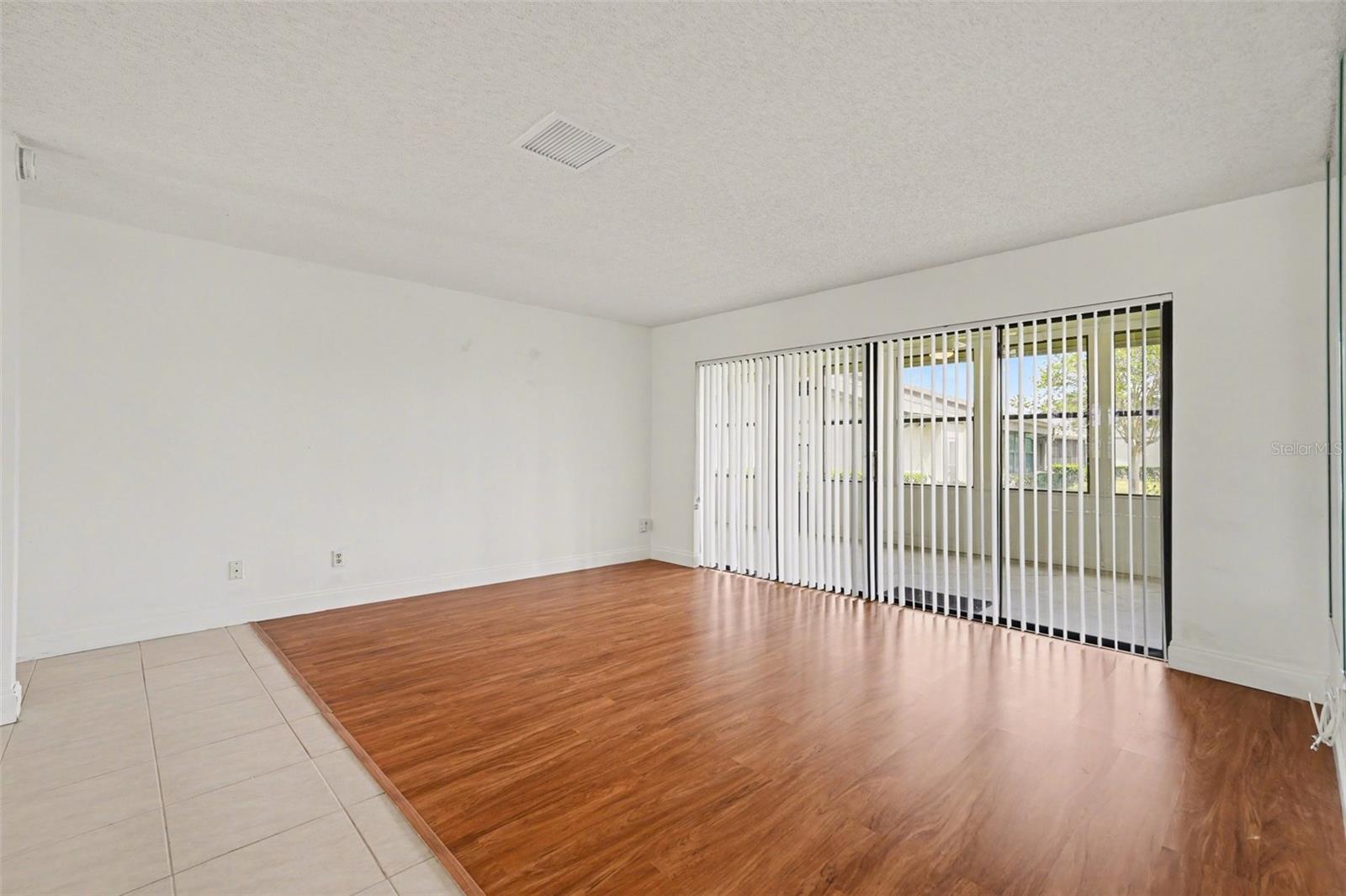 Image 17 of 44 For 10 Lesley Lane