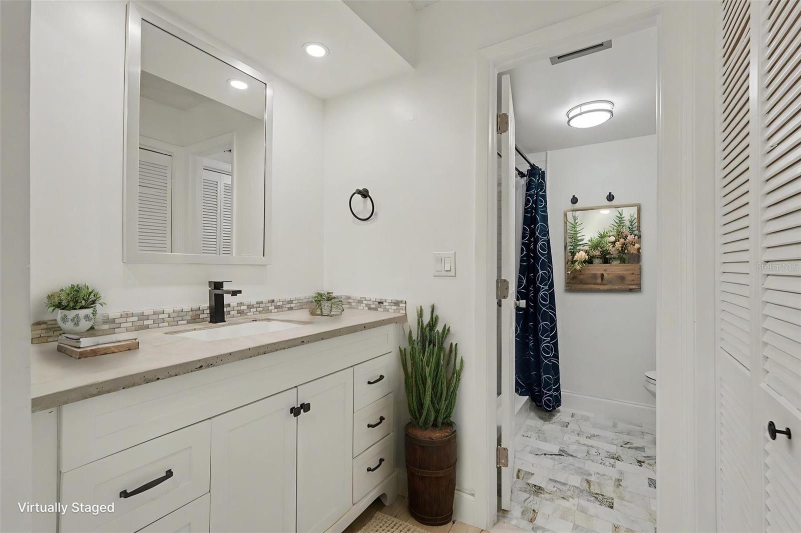 Image 21 of 44 For 10 Lesley Lane