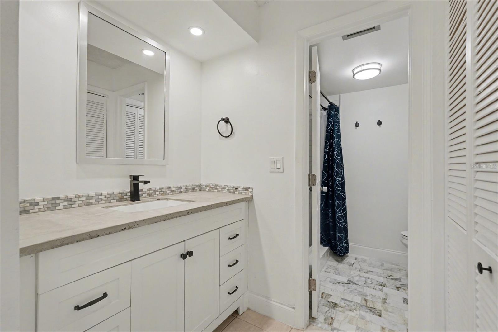 Image 22 of 44 For 10 Lesley Lane