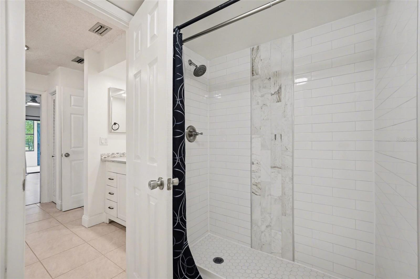 Image 23 of 44 For 10 Lesley Lane