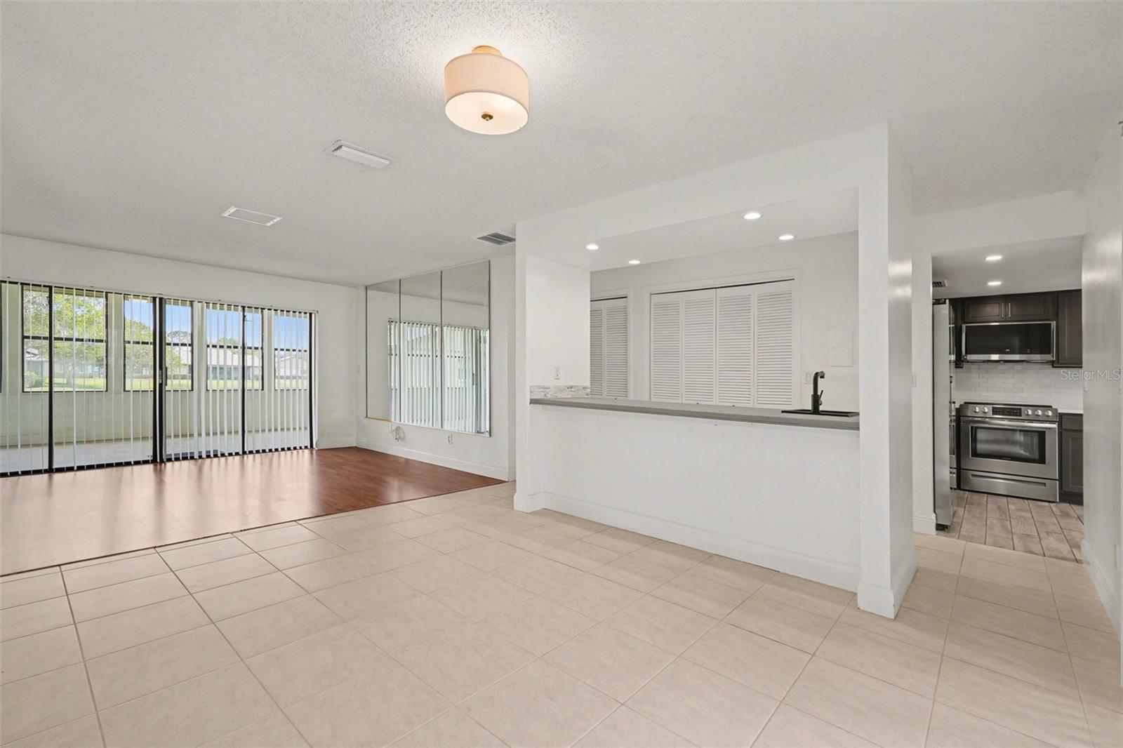 Image 24 of 44 For 10 Lesley Lane