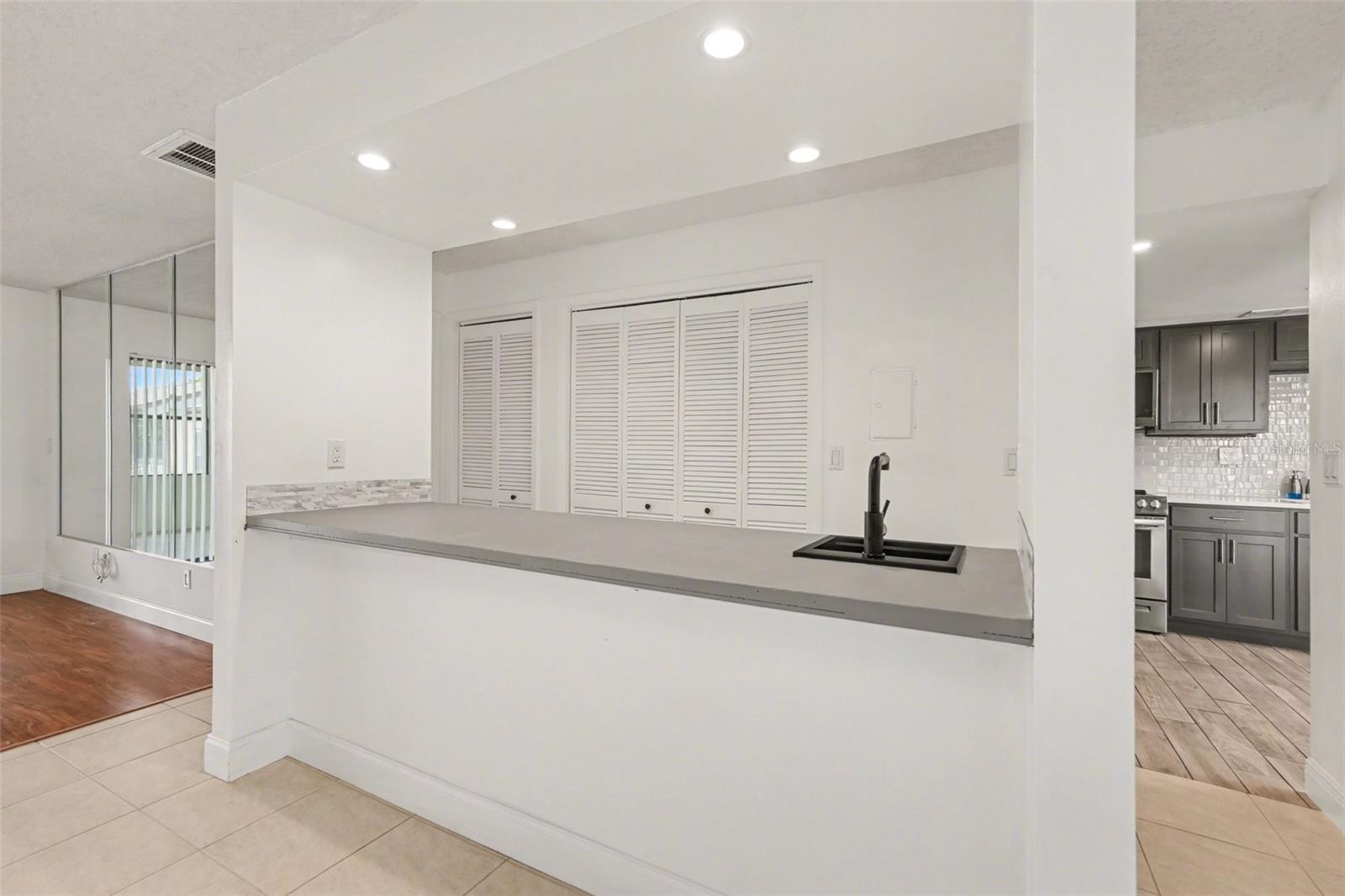 Image 25 of 44 For 10 Lesley Lane