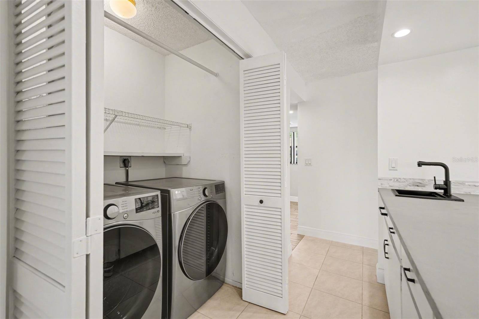 Image 26 of 44 For 10 Lesley Lane