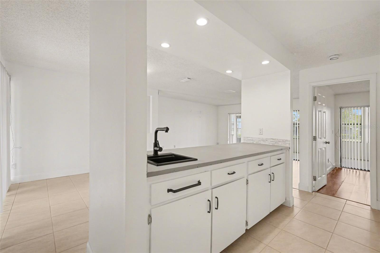 Image 27 of 44 For 10 Lesley Lane