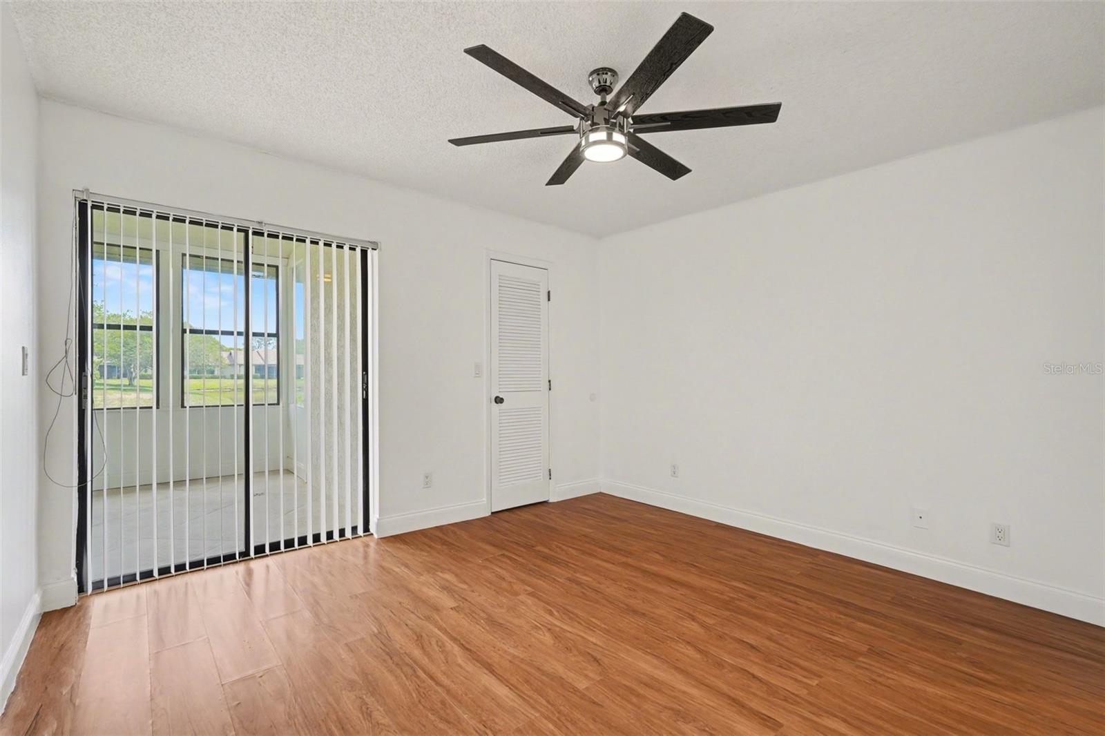 Image 29 of 44 For 10 Lesley Lane