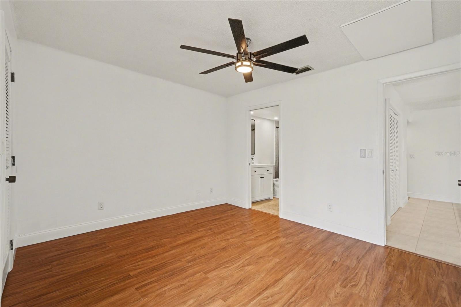 Image 31 of 44 For 10 Lesley Lane