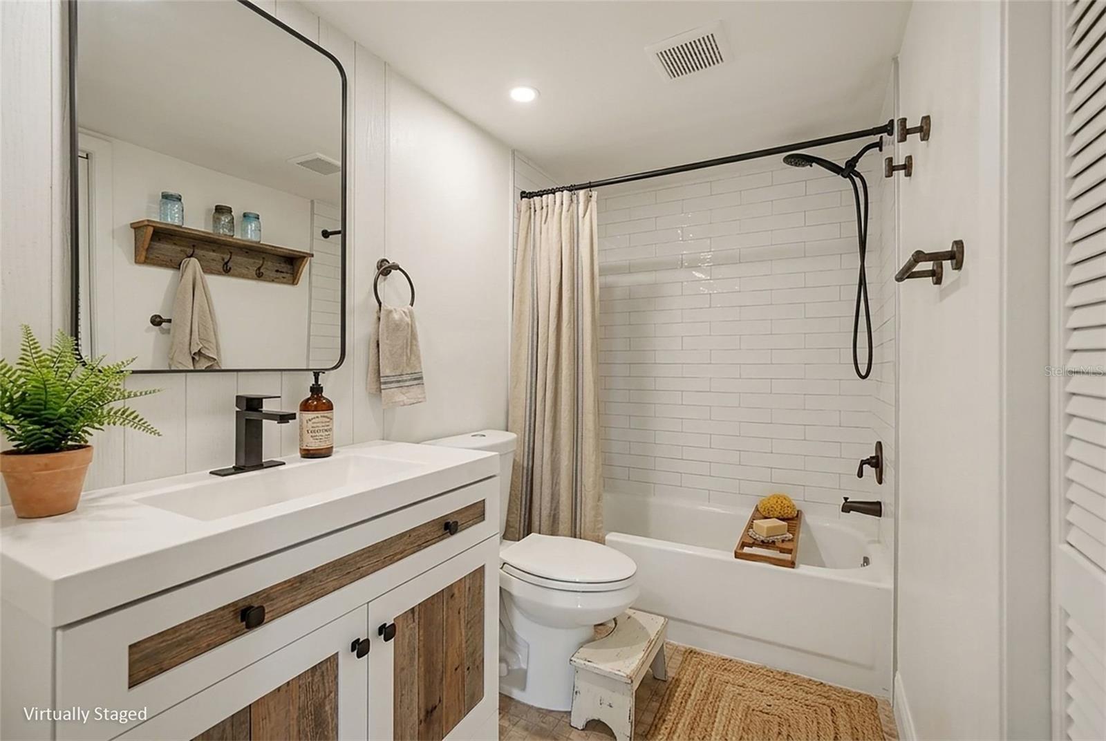 Image 32 of 44 For 10 Lesley Lane