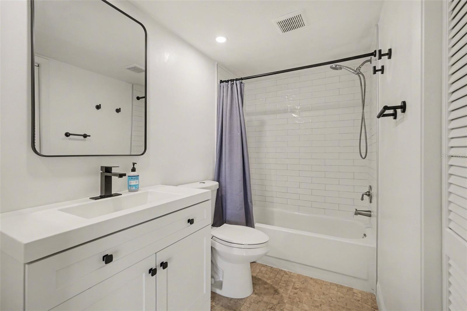 Image 33 of 44 For 10 Lesley Lane