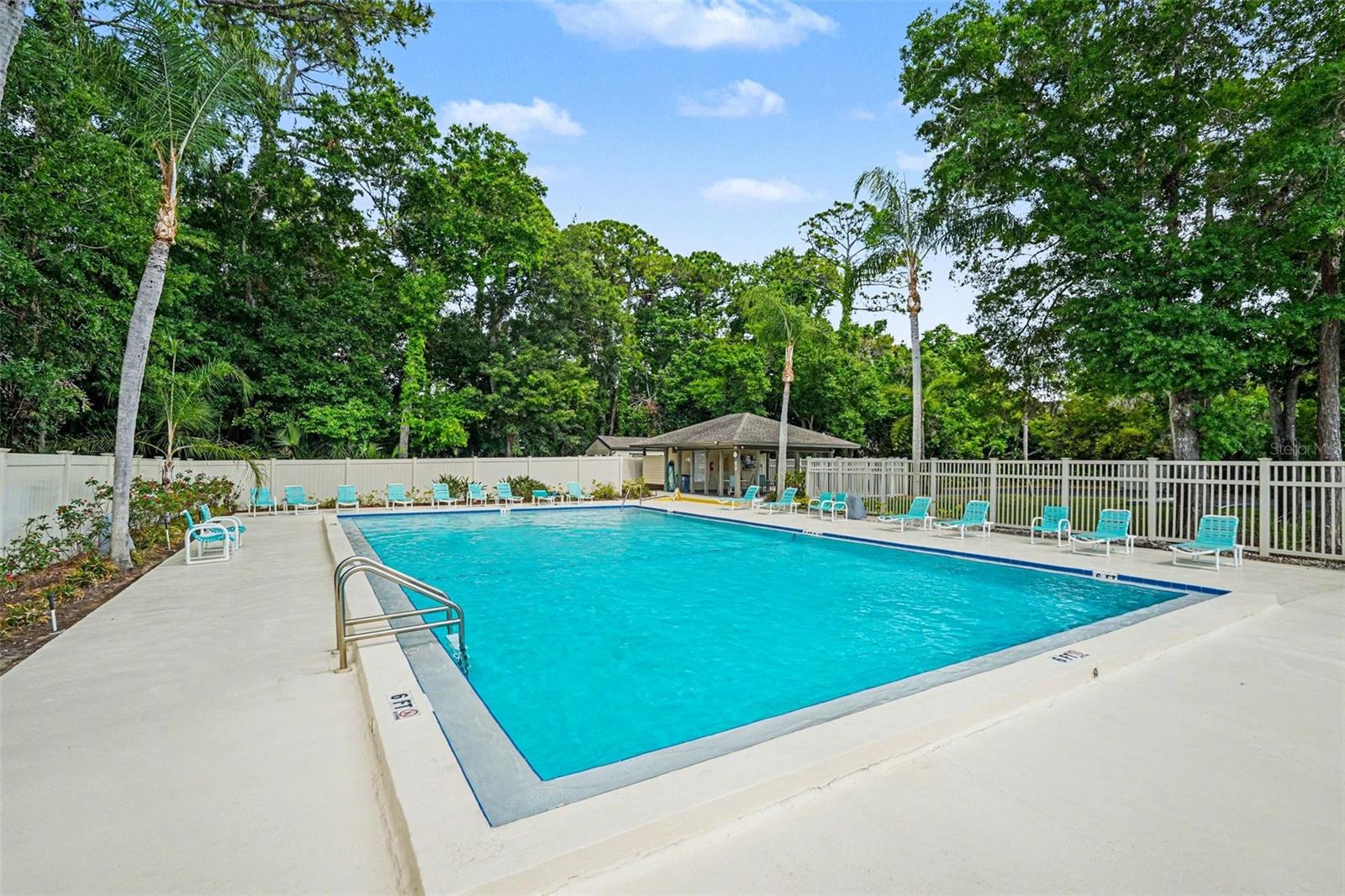 Image 5 of 44 For 10 Lesley Lane