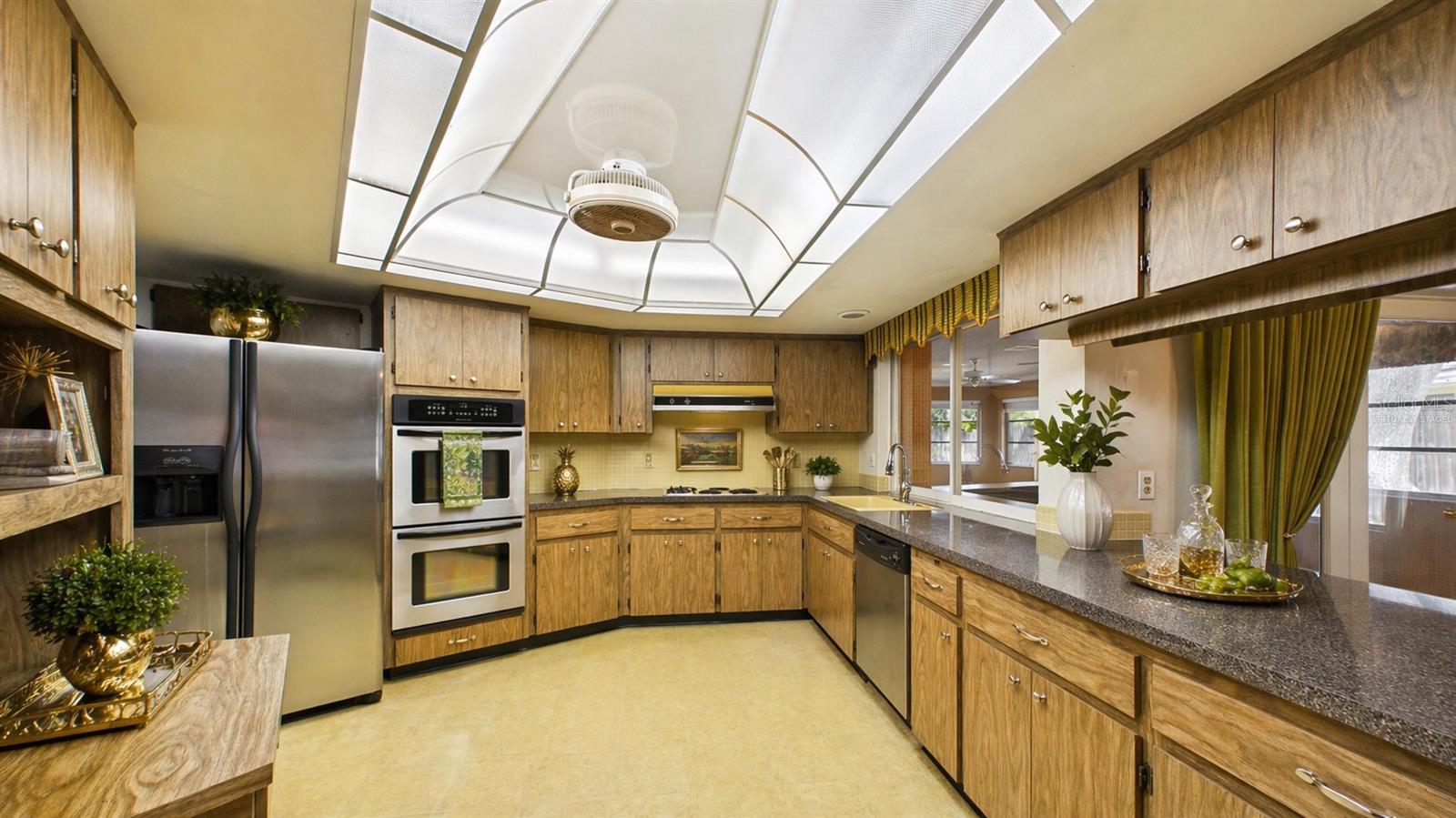 Image 22 of 74 For 1116 Riverhills Drive