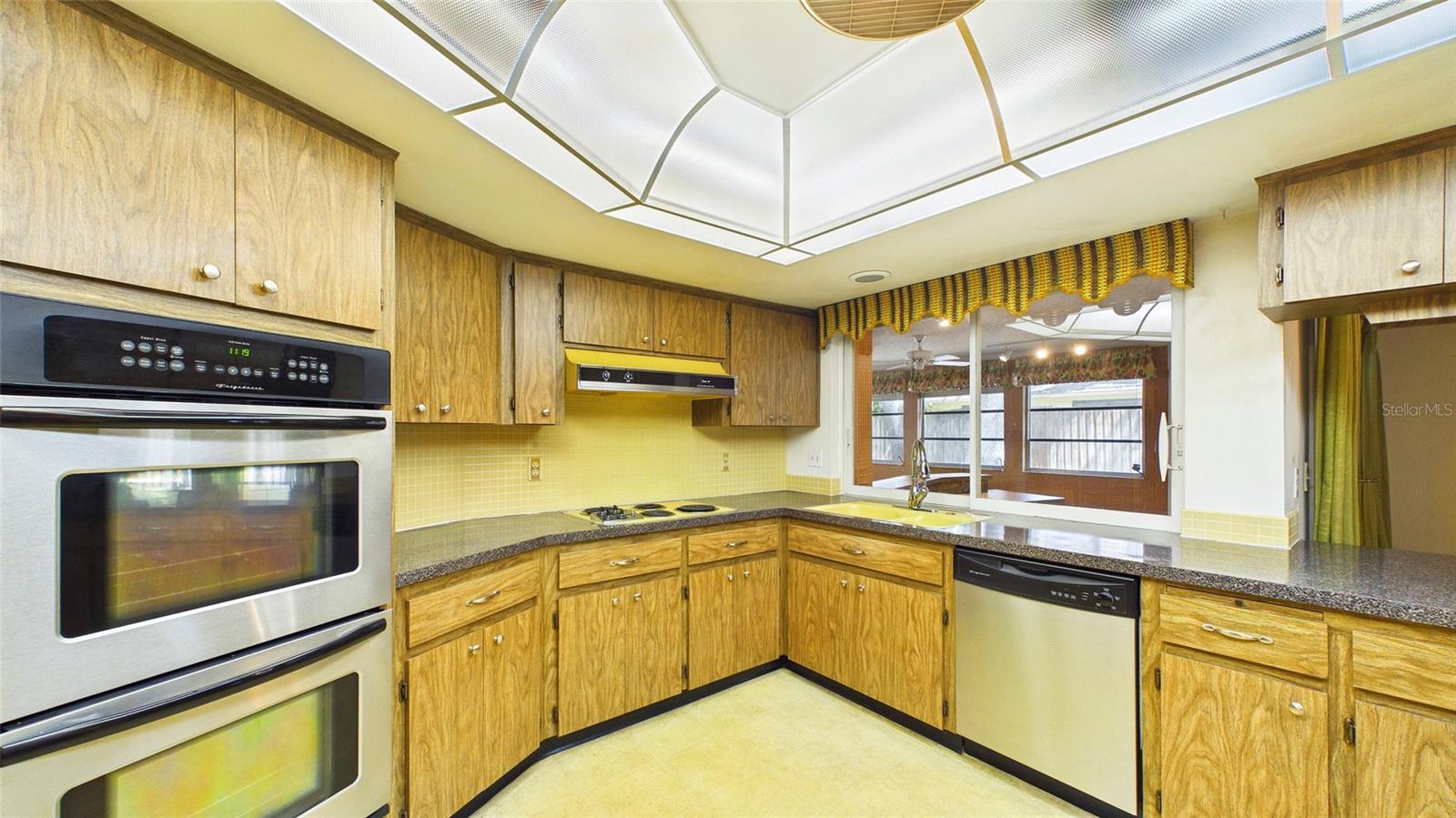 Image 25 of 74 For 1116 Riverhills Drive