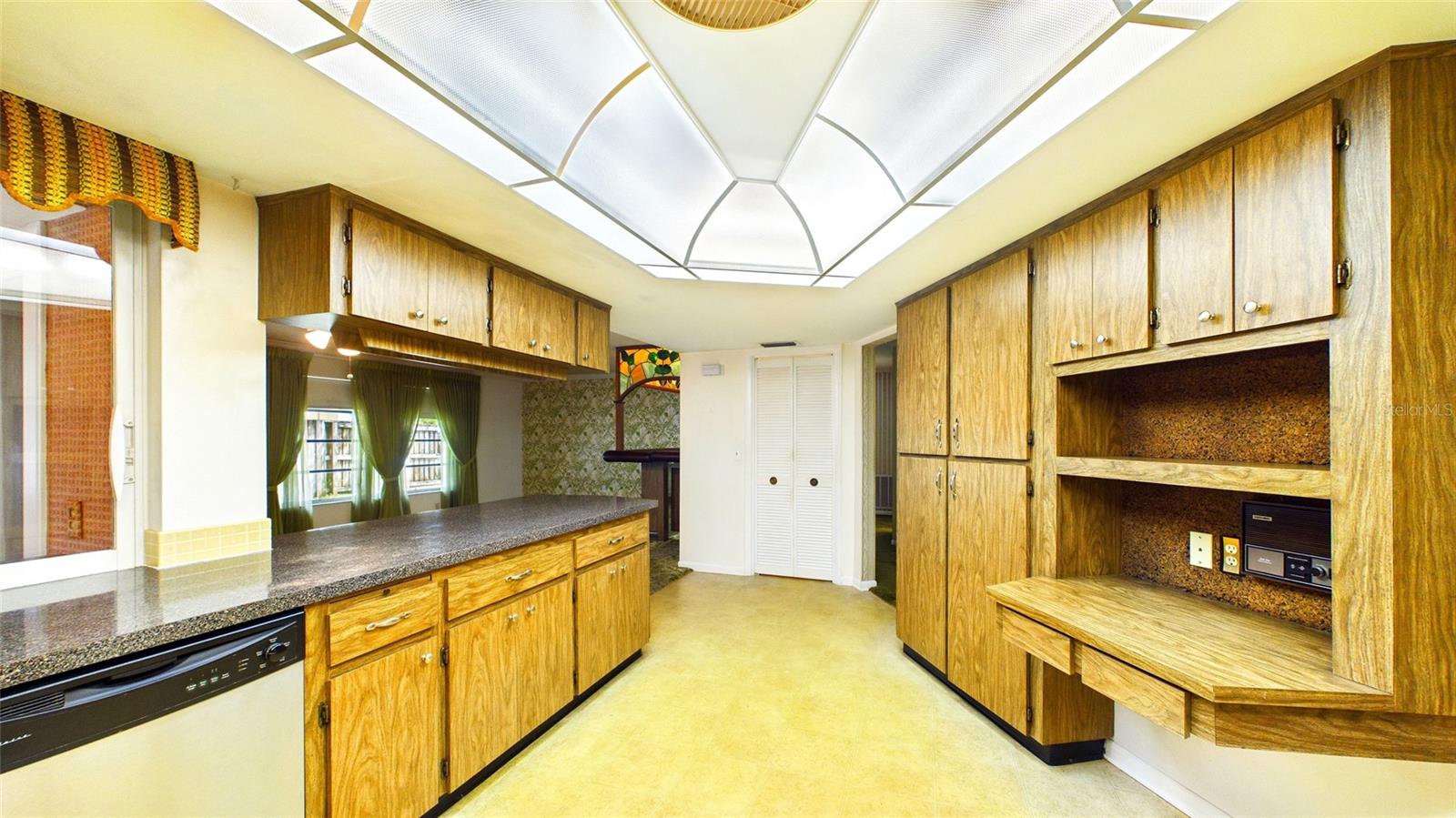 Image 26 of 74 For 1116 Riverhills Drive